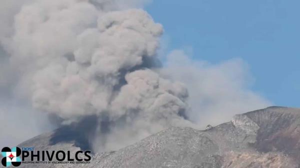 坎拉翁火山记录到新的火山灰排放